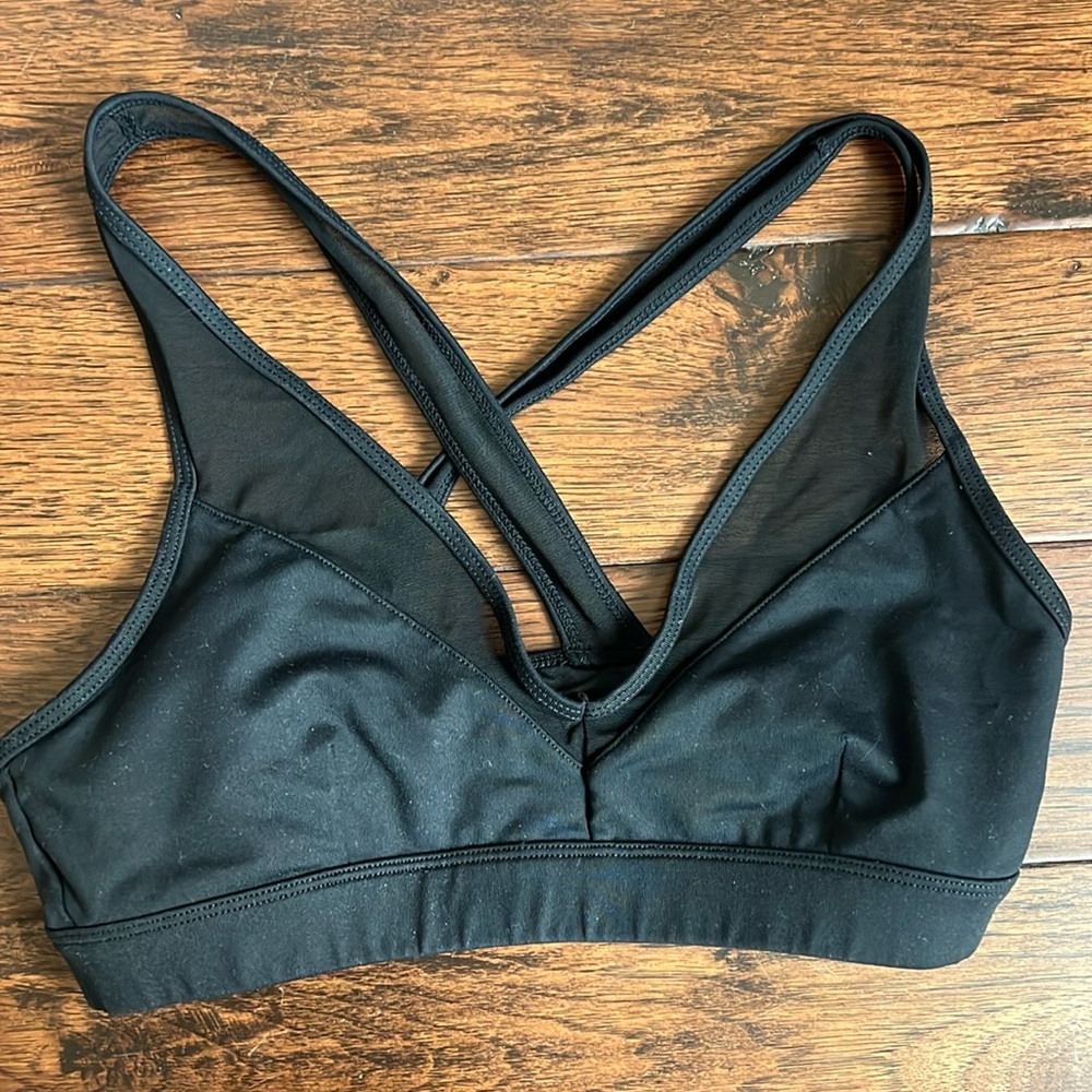 Alo yoga cross back black sports bra